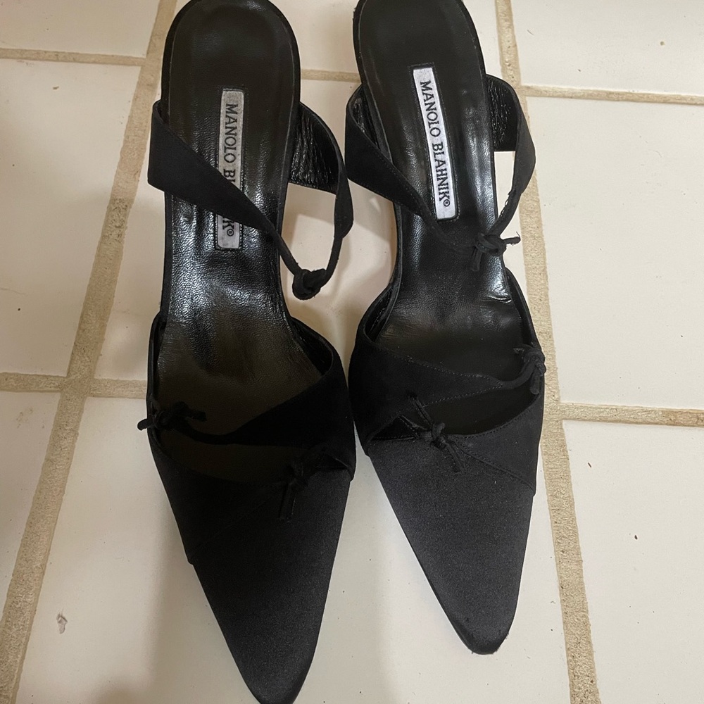 Manolo Blahnik Elegant Black Heels